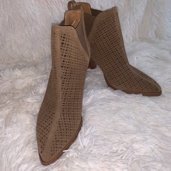Marc Fisher Ankle Booties Arwen Heeled Size 10 - Picture 11 of 13